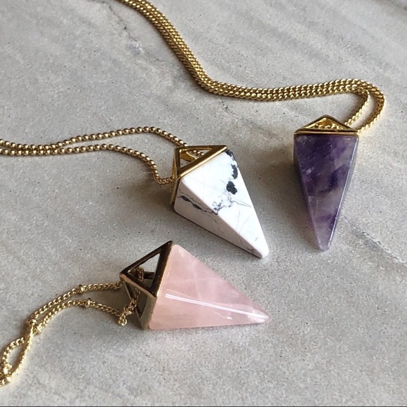 ❗️LAST❗️Quartz Crystal Pyramid Necklace - Picture 2 of 8